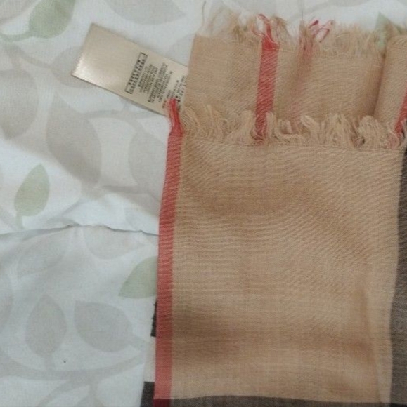 Burberry Scarf (lightweight, eyelash fringe) - Picture 4 of 6